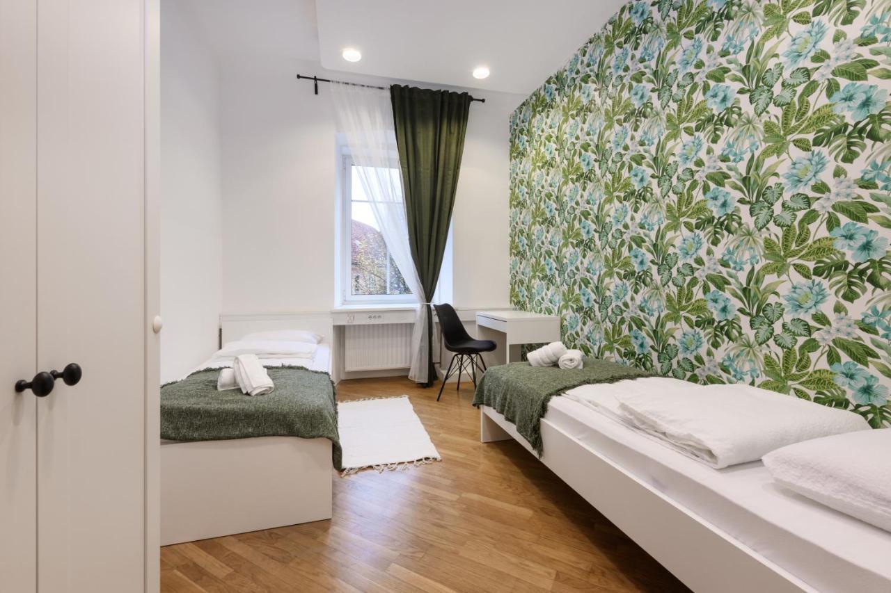 Royal Rooms*** Hostel *