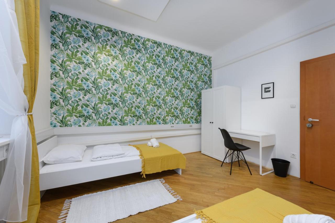 Royal Rooms*** Hostel